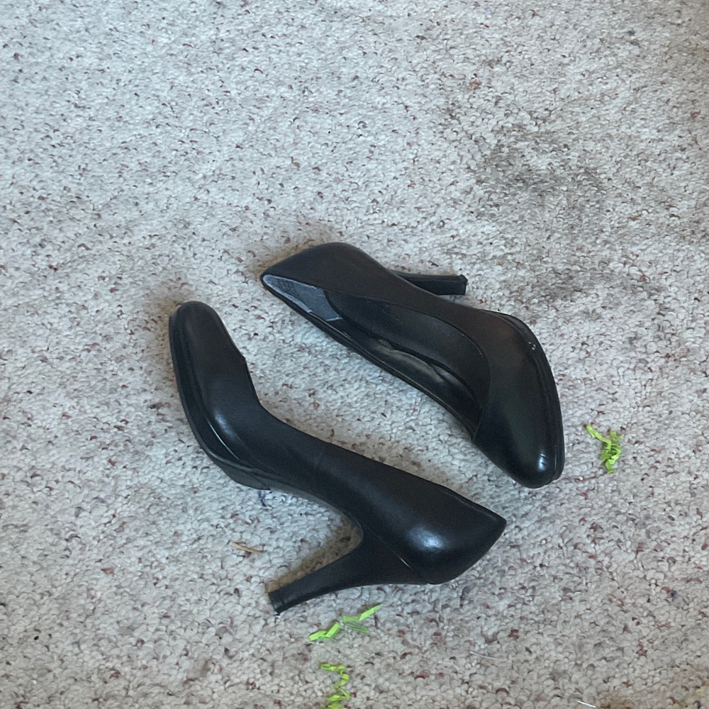 Classic Black Women's Pump - Sleek High Heel